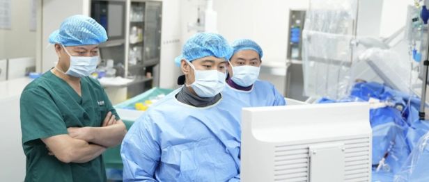 57岁男子三条冠脉同时严重堵塞，一次介入手术全部开通
