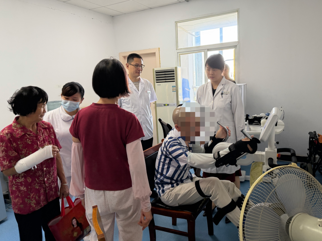 专家下沉传技术 巡回医疗促提升——荆门市中心医院医疗集团赴掇刀人民医院开展巡回医疗服务