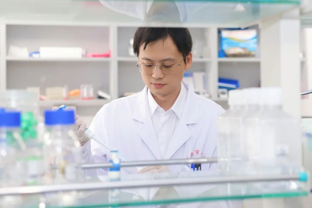 科研攻坚绽芳华|专访淮安市一院国自然面上项目负责人许芳溢副研究员:以天然纳米载体,打通脑部疾病治疗 “生命通道”