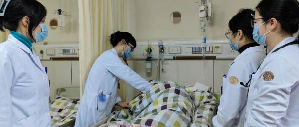 忘关火、囤杂物、半夜游荡……医生：可怕的不是“记性差”，而是大脑失去“危险感知”！