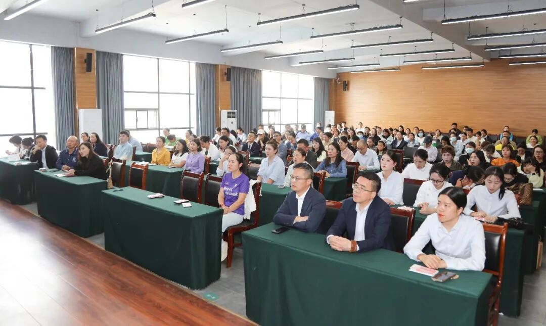 心系吉隆·情暖灾区——西藏阜康医疗支援吉隆口岸泥石流灾区爱心捐款仪式