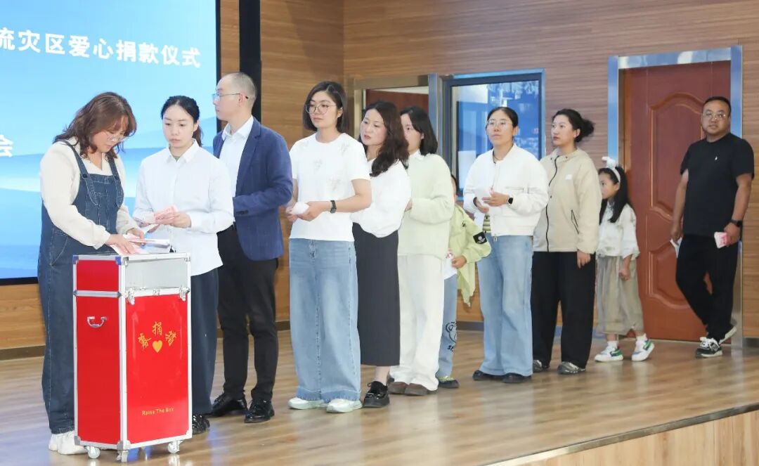 心系吉隆·情暖灾区——西藏阜康医疗支援吉隆口岸泥石流灾区爱心捐款仪式