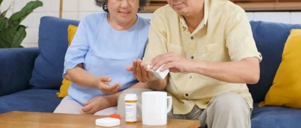 突发心绞痛，硝酸甘油、速效救心丸选哪个？急救怎么用？