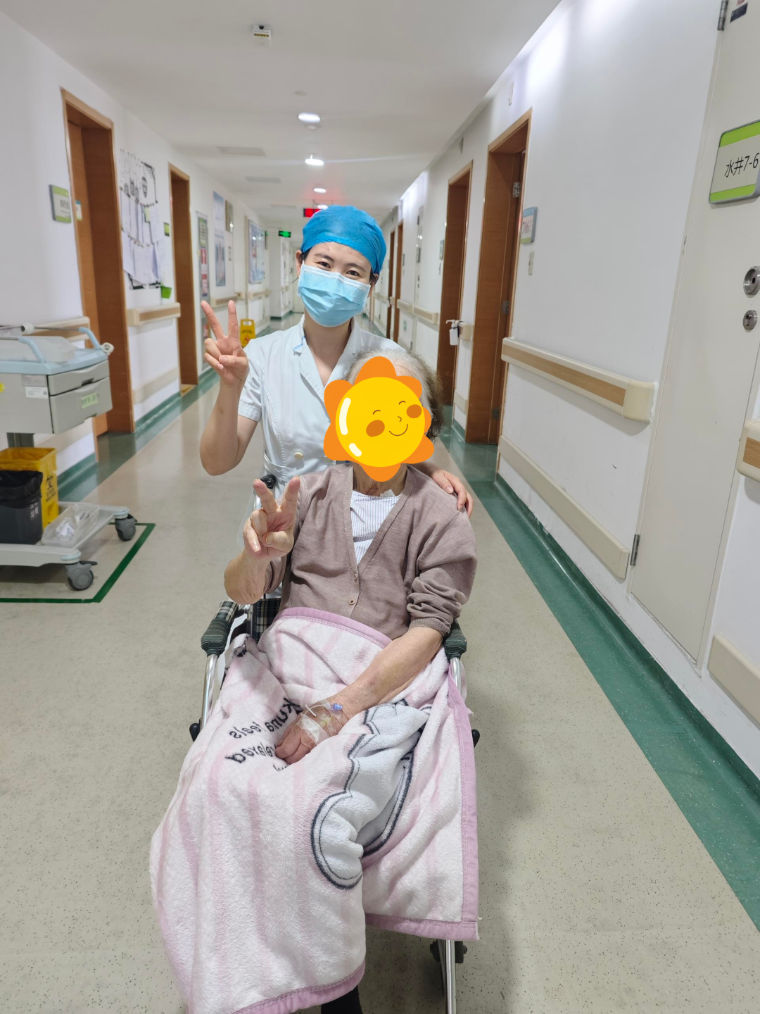 一张画着向日葵的纸,让百岁倔强老兵瞬间“投降”