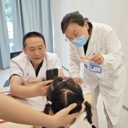 别让“小眼镜” 过早“盯上”孩子！小儿近视防控全攻略