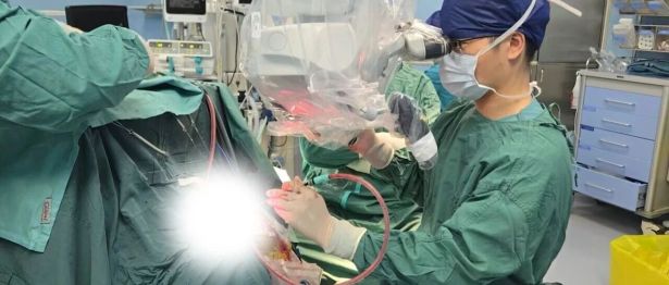 父子三人严重创伤！孩子颅骨碎裂、颅脑损伤、头皮大面积撕脱……20几名医护人员鏖战到凌晨，与死神抢人