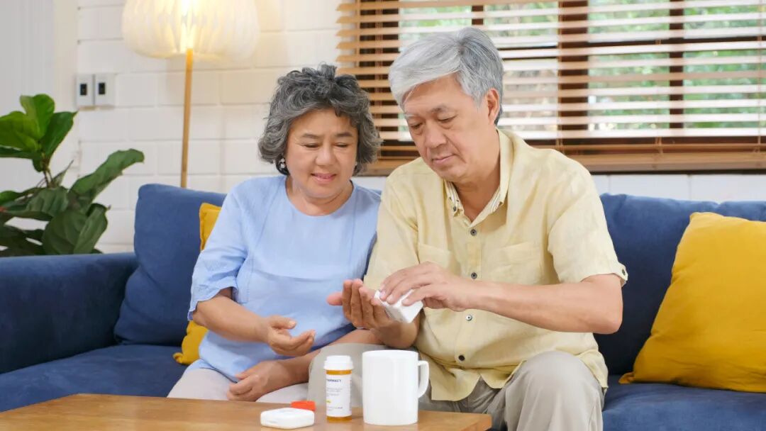 突发心绞痛，硝酸甘油、速效救心丸选哪个？急救怎么用？