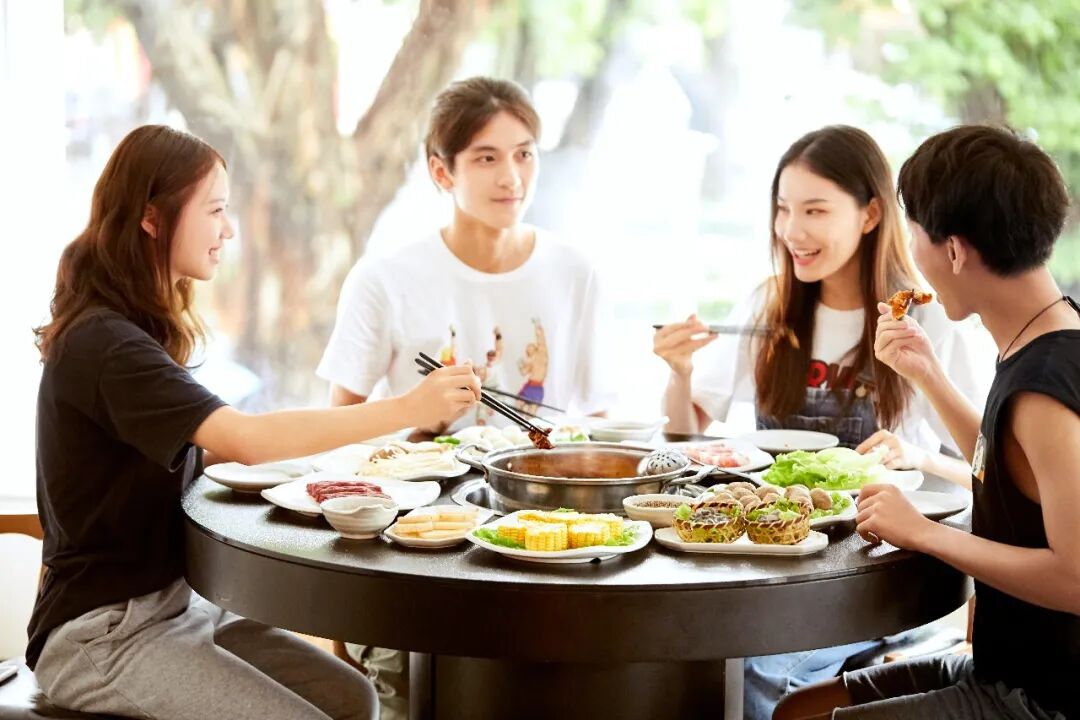 糖尿病会“伤”眼睛?做好这两件事,90%的视力下降可避免!