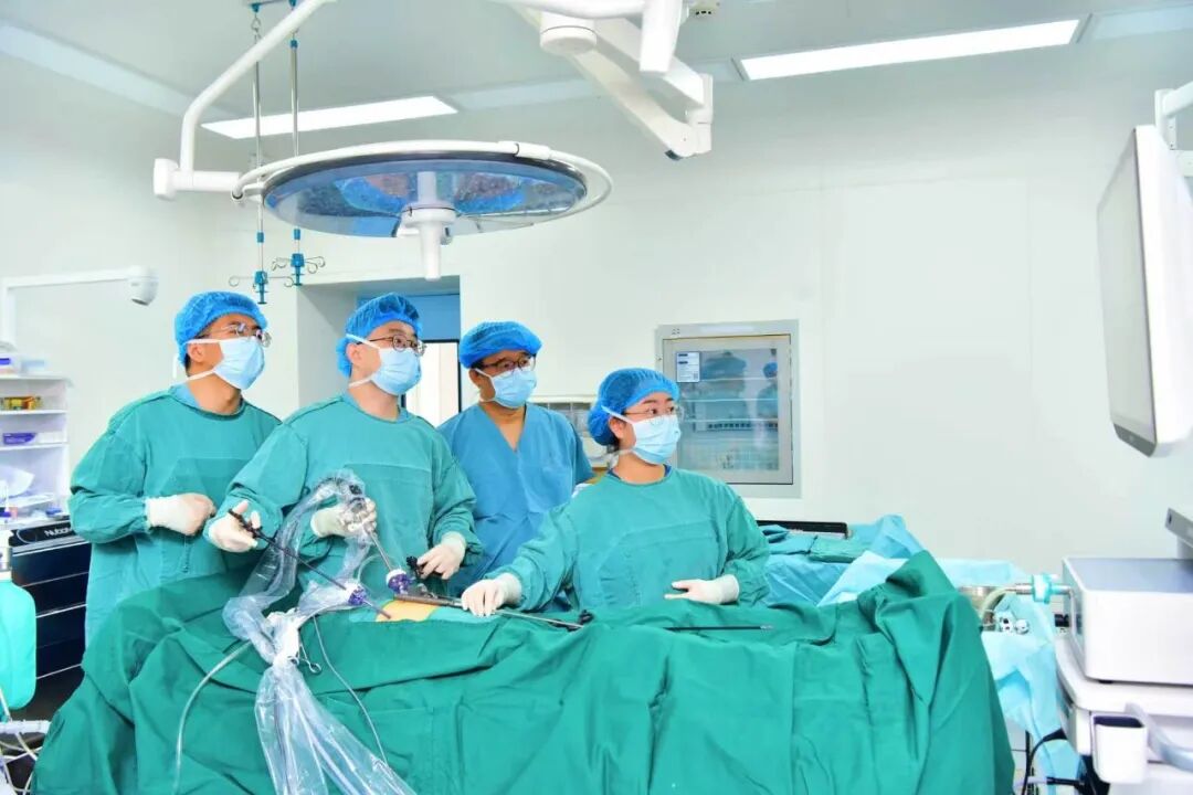 京长合作深化丨杜华栋博士巧手解“疝”题，守护百姓腹壁健康