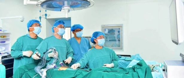 京长合作深化丨杜华栋博士巧手解“疝”题，守护百姓腹壁健康