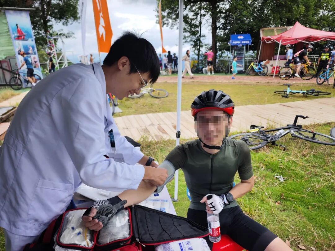一附院圆满完成“骑遇广西—2026桂林尧山自行车登顶赛”竞技组医疗保障任务
