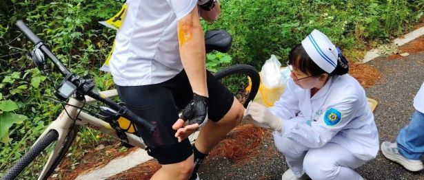 一附院圆满完成“骑遇广西—2026桂林尧山自行车登顶赛”竞技组医疗保障任务