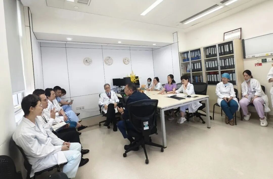 从黑龙江到深圳,3000 公里的奔赴!出生 9 天的他,被整个城市「捧」在手心