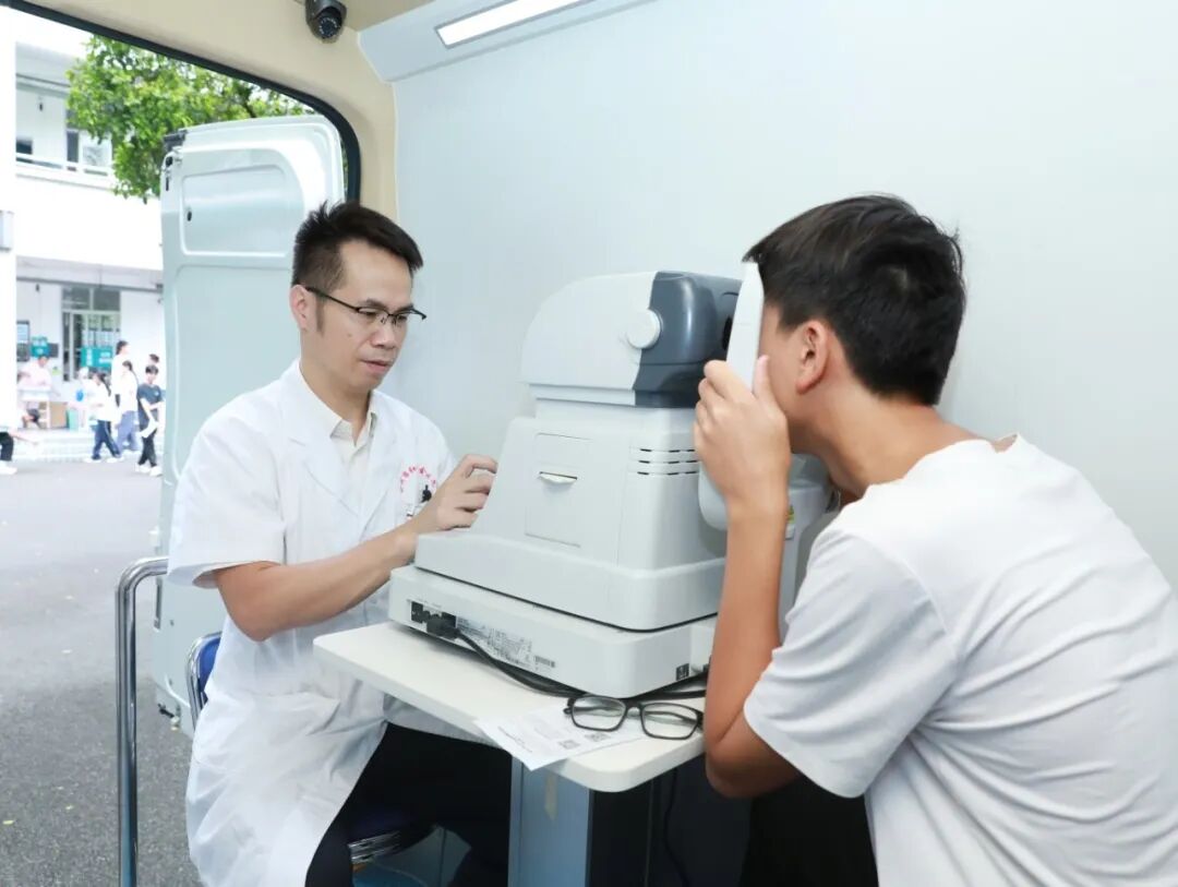 广西首辆青少年视力筛查车 “眼健康15号” （柳州站）正式启程！