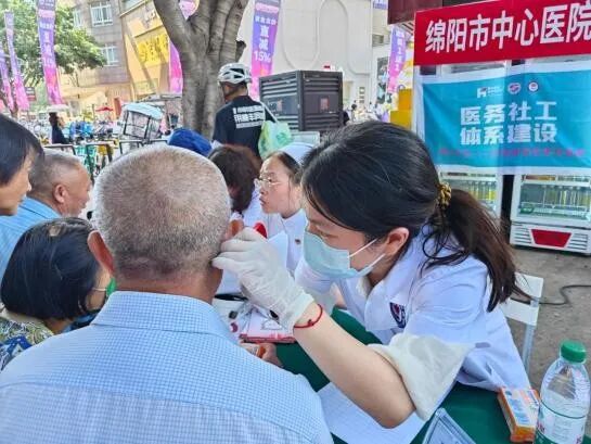 把慢病服务送到家门口 市中心医院共建老年慢病健康服务站正式投用