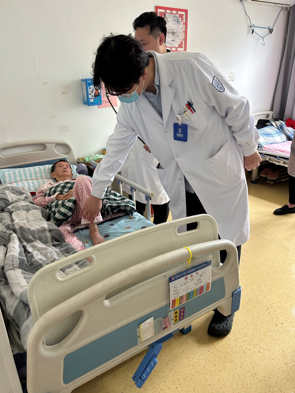 医心暖夕阳，健康常相伴｜南京江北医院专家团队走进养老院，把健康送到老人床边