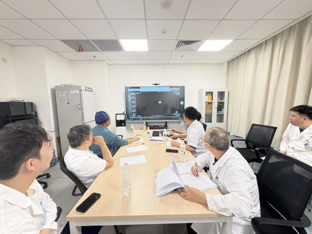 陆港院区腹部外科成功救治六旬危重肝内外胆管结石患者