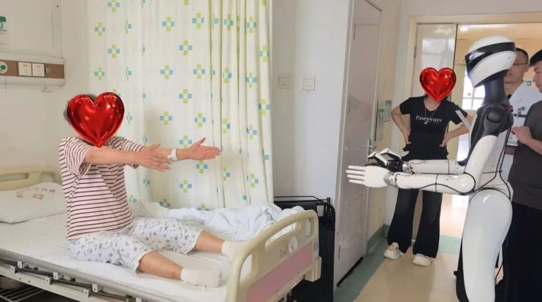 “社牛”机器人入职医院:带操、巡房、答疑问,患者:想把它“拐”回我家当管家!
