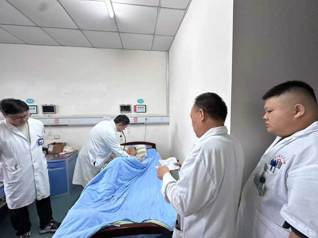 医心暖夕阳，健康常相伴｜南京江北医院专家团队走进养老院，把健康送到老人床边