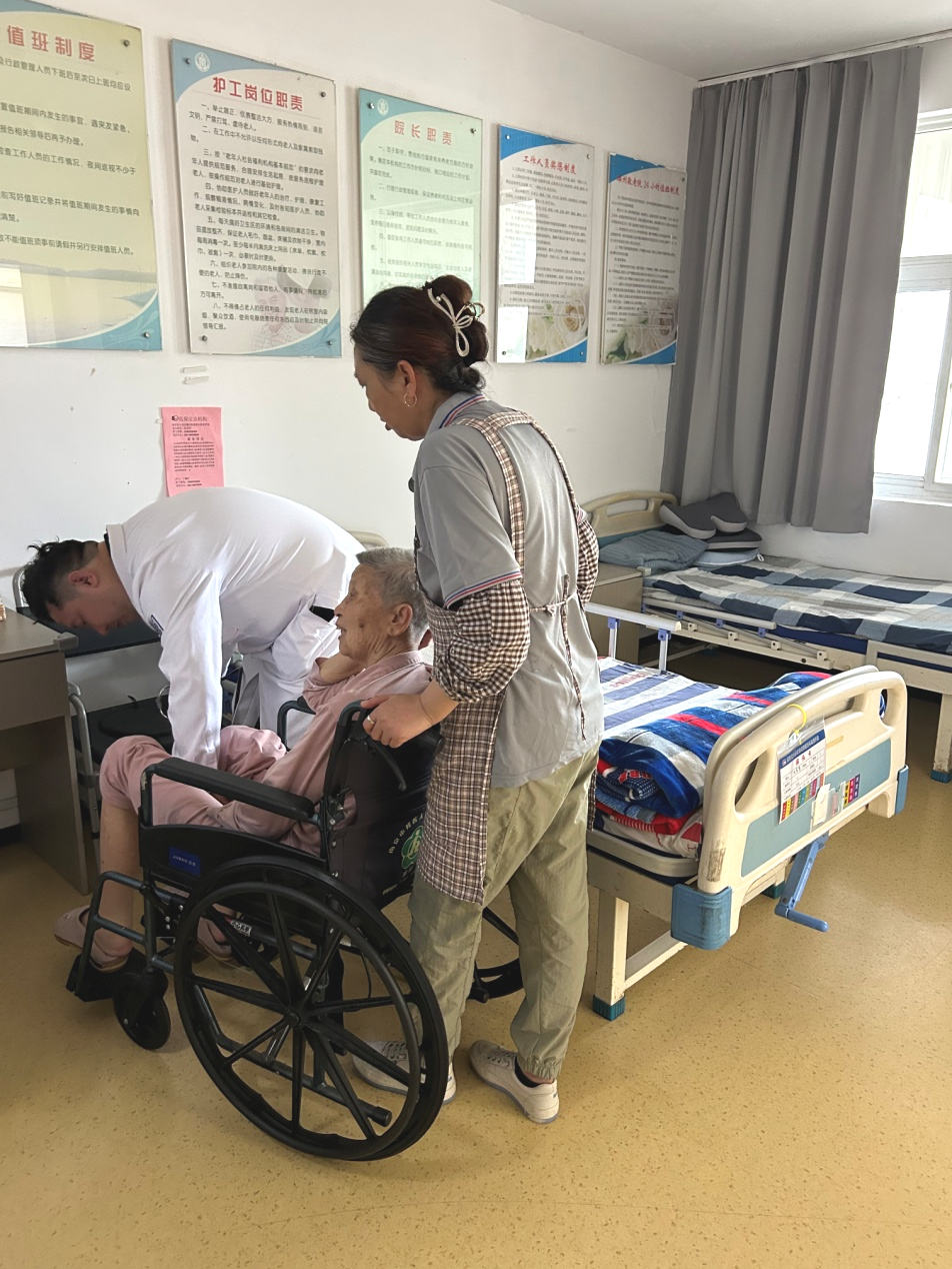 医心暖夕阳，健康常相伴｜南京江北医院专家团队走进养老院，把健康送到老人床边