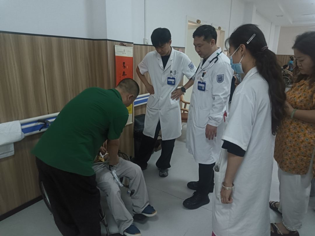 医心暖夕阳，健康常相伴｜南京江北医院专家团队走进养老院，把健康送到老人床边