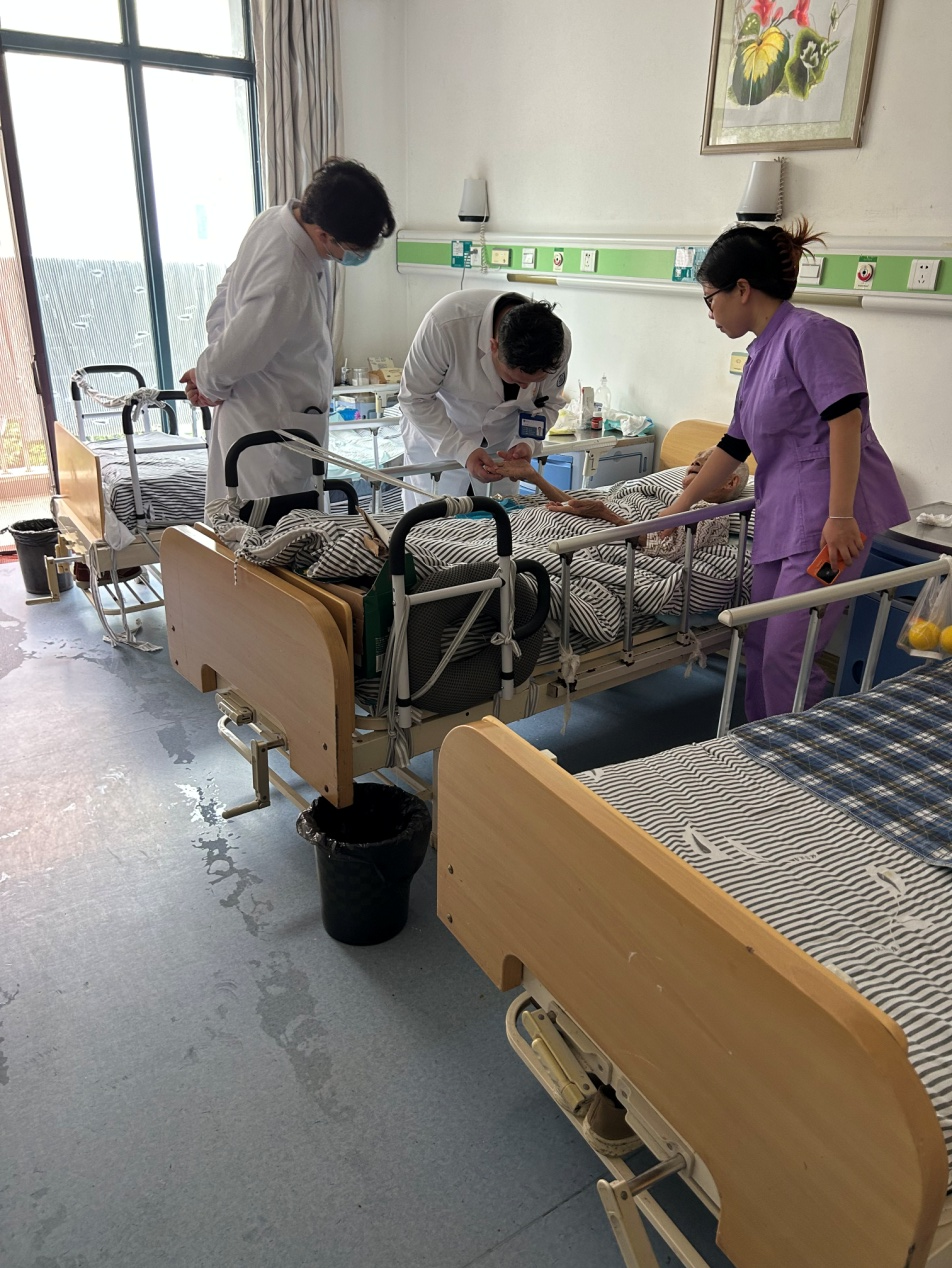 医心暖夕阳，健康常相伴｜南京江北医院专家团队走进养老院，把健康送到老人床边