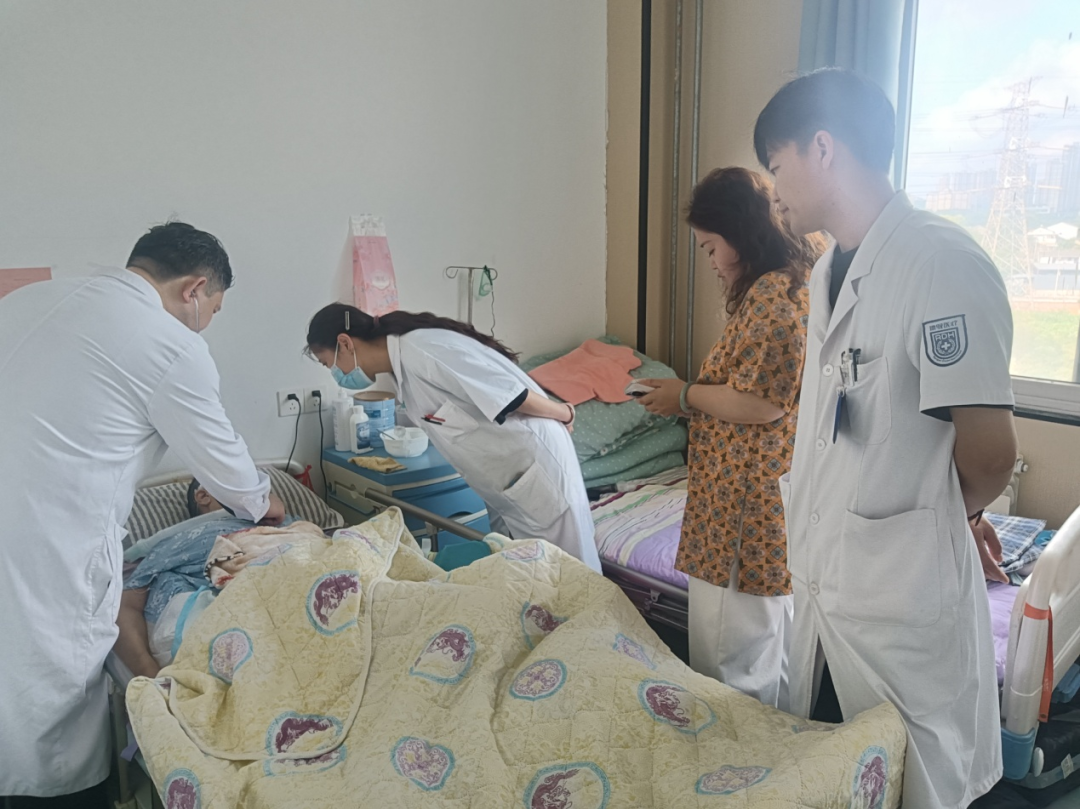 医心暖夕阳，健康常相伴｜南京江北医院专家团队走进养老院，把健康送到老人床边