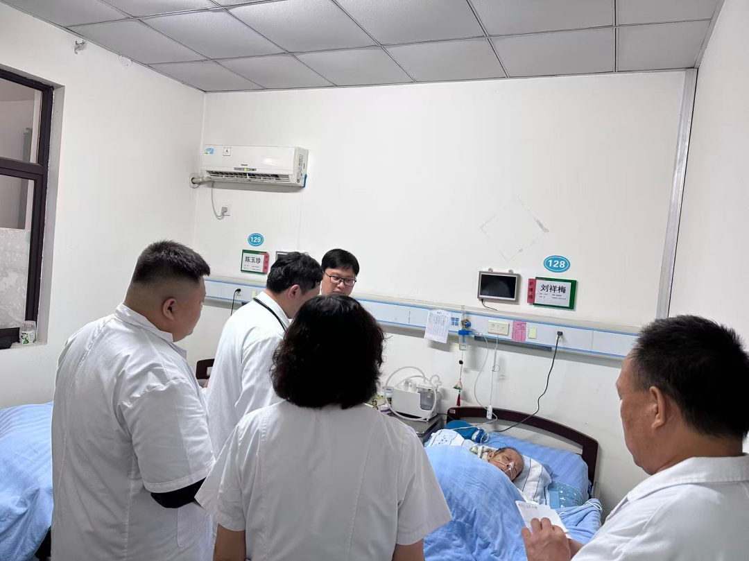 医心暖夕阳，健康常相伴｜南京江北医院专家团队走进养老院，把健康送到老人床边