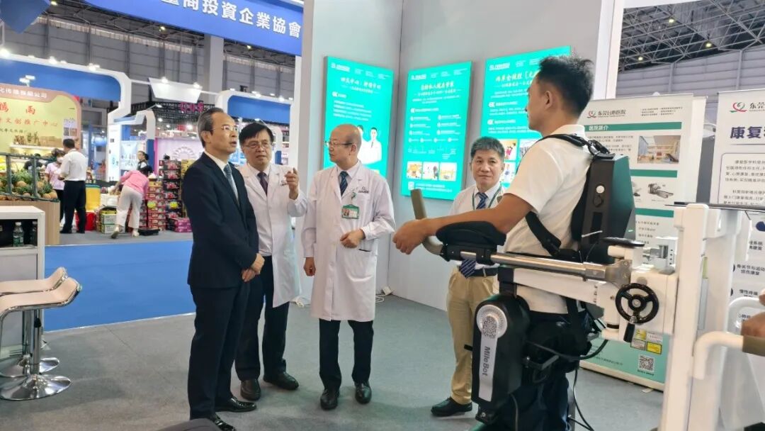 东莞台心医院谢瀛华执行院长联合人民医院袁耀钦院长共同深化脑机接口布局与双向转诊机制