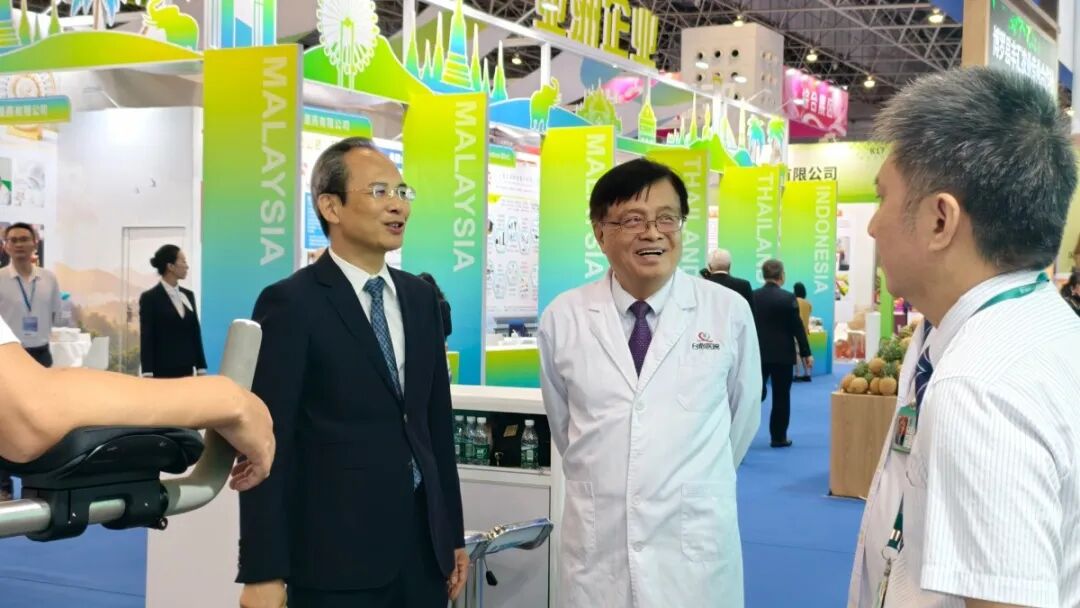 东莞台心医院谢瀛华执行院长联合人民医院袁耀钦院长共同深化脑机接口布局与双向转诊机制