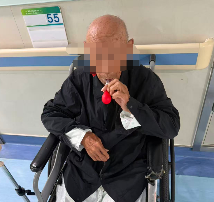 超高龄老人同时患上两种急腹症？我院成功为百岁老人微创完成胆囊 + 阑尾手术