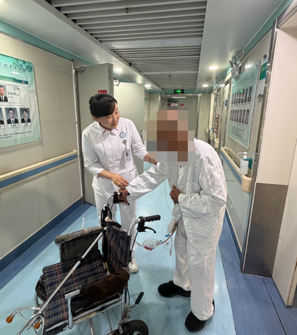 超高龄老人同时患上两种急腹症？我院成功为百岁老人微创完成胆囊 + 阑尾手术