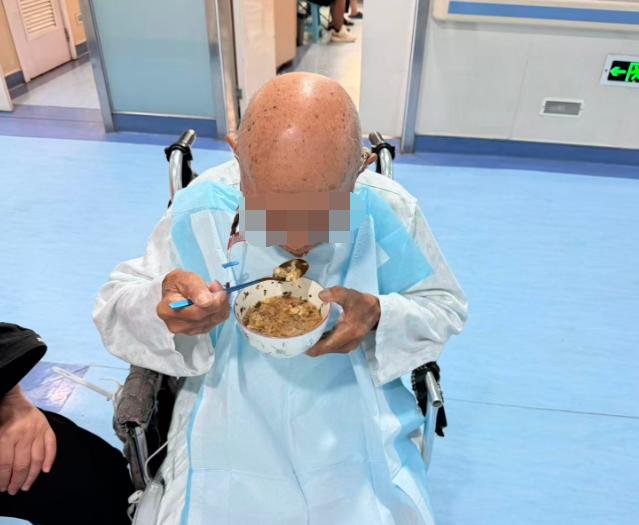 超高龄老人同时患上两种急腹症？我院成功为百岁老人微创完成胆囊 + 阑尾手术