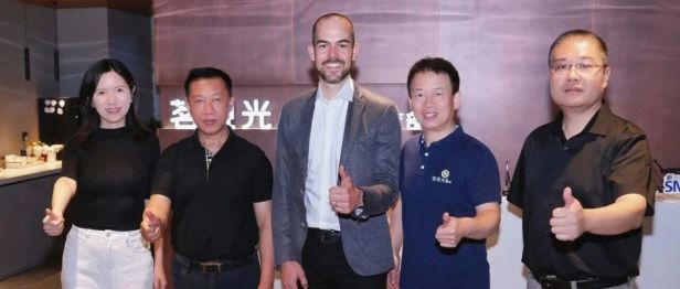 卡尔蔡司全球产品经理莅临茗视光眼科参观交流