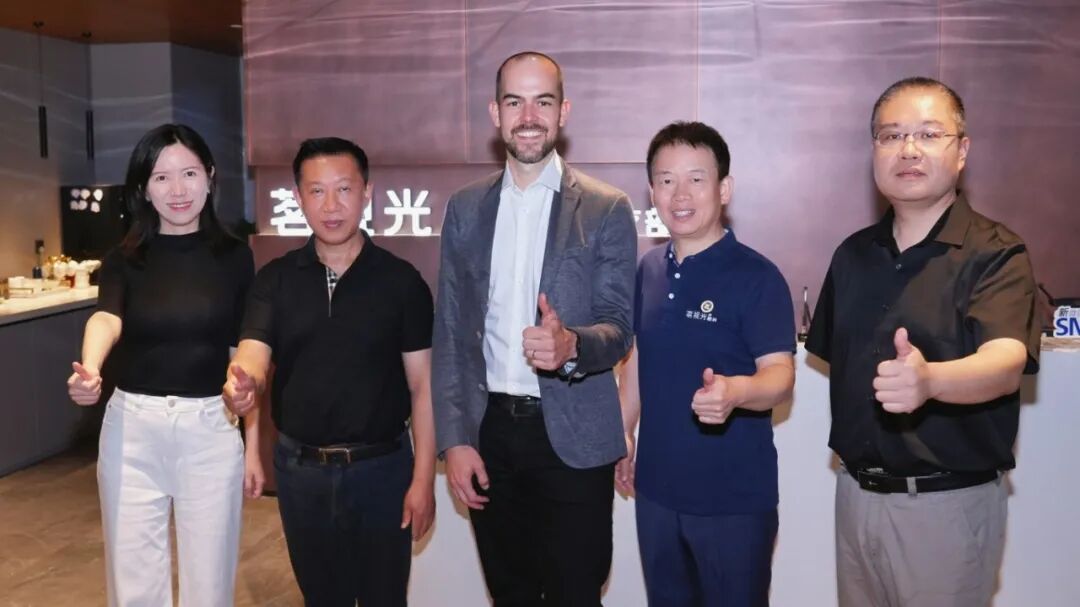 卡尔蔡司全球产品经理莅临茗视光眼科参观交流