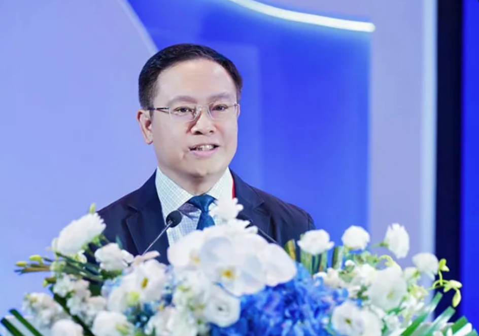 我国首部《中国老视矫正多专科管理专家共识》发布——辽宁爱尔张劲松、赵平、方学军三位教授参与编撰