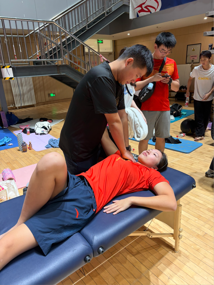 体卫融合赋能赛场|我院外派康复治疗师全力护航全国夏季游泳锦标赛,助力运动健儿斩获佳绩