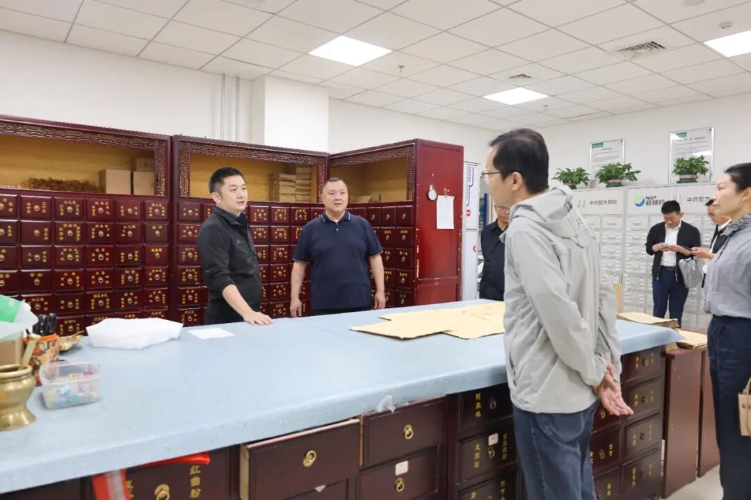 【医院动态】北京中医药大学东直门医院王彬教授一行来我院参观交流