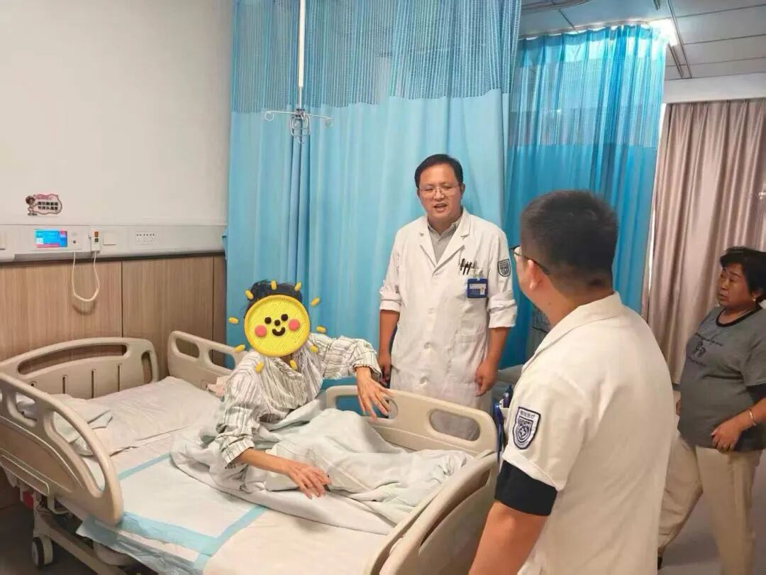 鏖战生死晨昏|七旬老人小肠穿孔诱发多器官衰竭,普外科携手重症医学科接力攻坚挽回生机