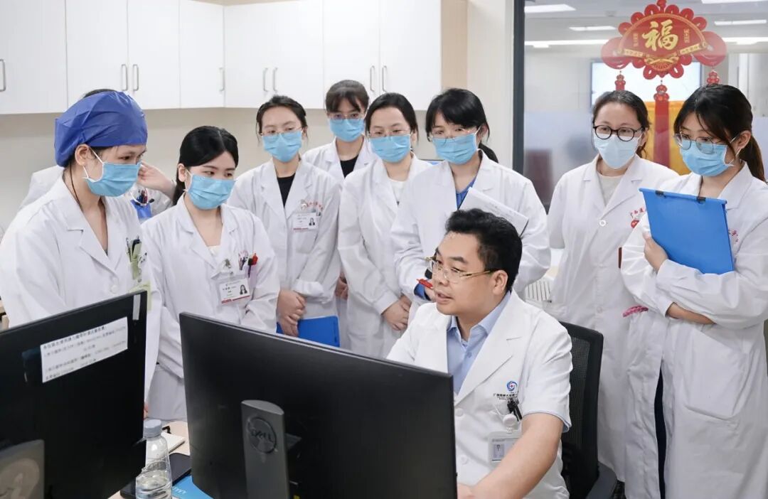 喜讯!广西医科大学第一附属医院黄锋老师荣获“广西优秀教育工作者”称号