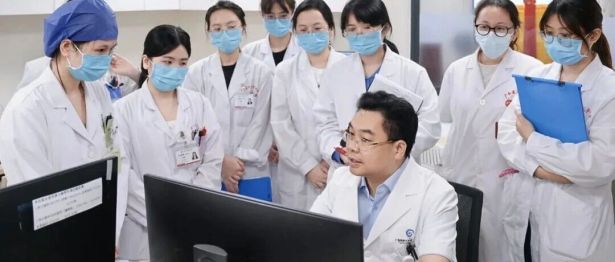 喜讯！广西医科大学第一附属医院黄锋老师荣获“广西优秀教育工作者”称号