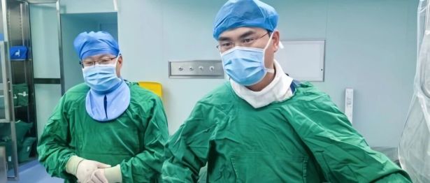 【医疗技术】颅内“拆弹”：辽疆专家联手救治高龄危重颅内动脉瘤患者