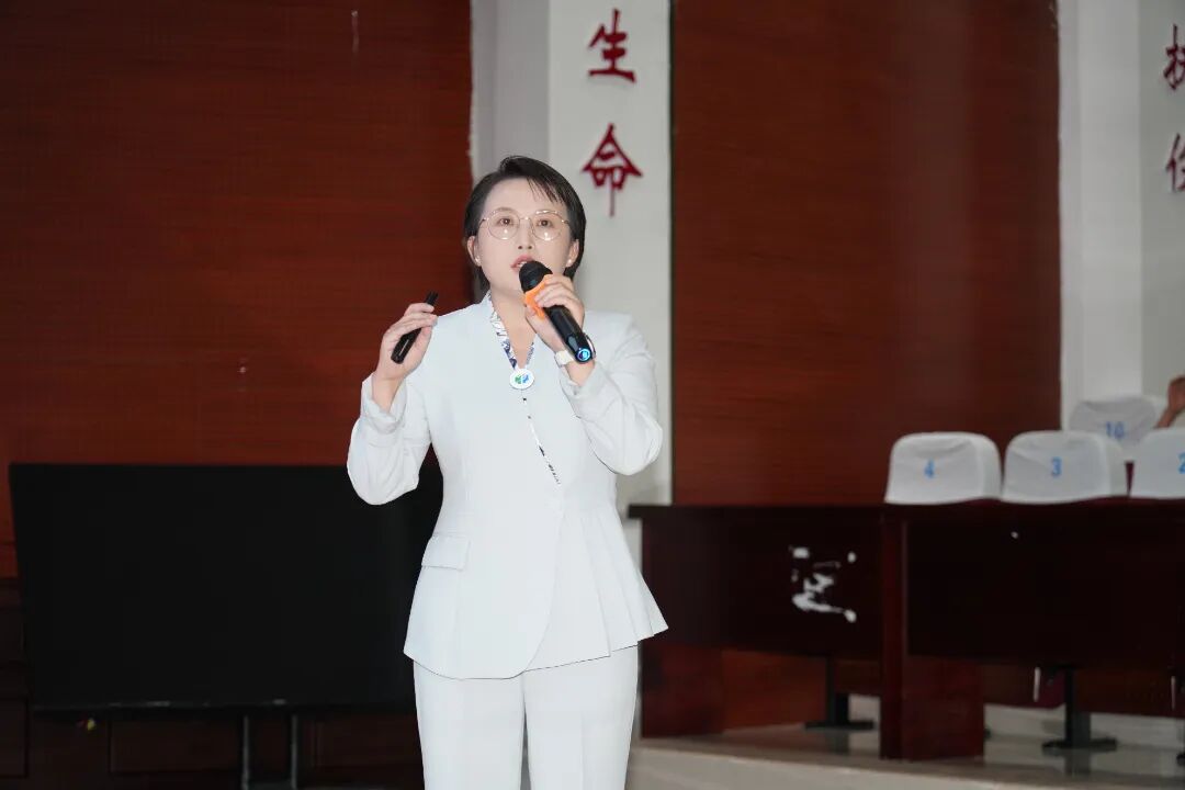 【大力弘扬教育家精神 共筑尊师重教风尚】我院成功举办2026年教学工作先进表彰大会!