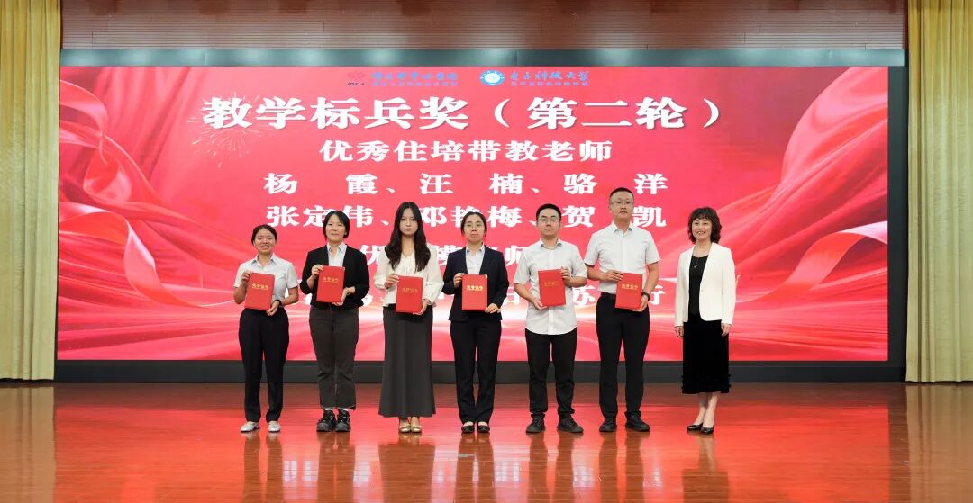 教师节快乐！今天，绵阳市中心医院的C位属于你们