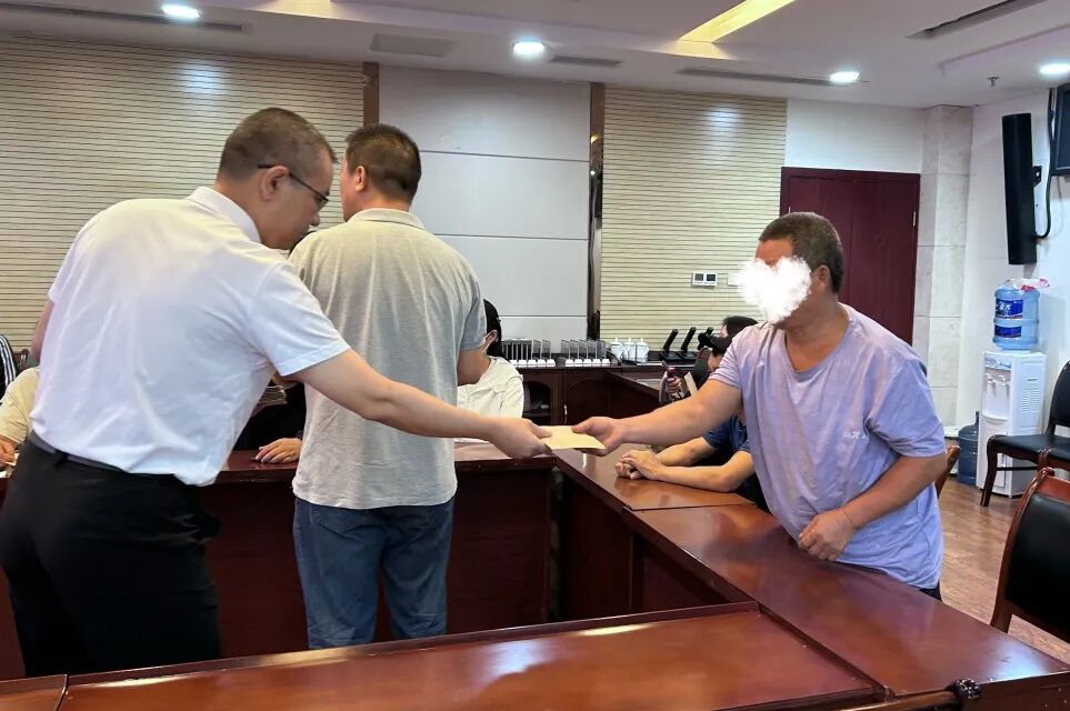 爱心传递·点亮希望——金堂县第一人民医院举行刘召云博士爱心捐赠会