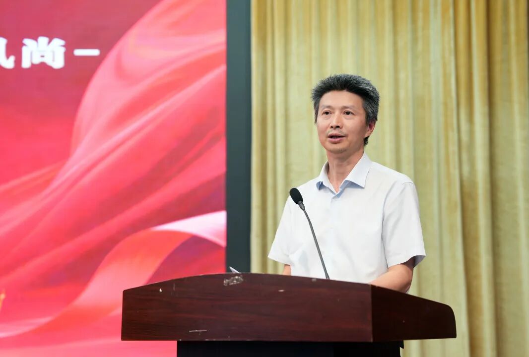 教师节快乐！今天，绵阳市中心医院的C位属于你们