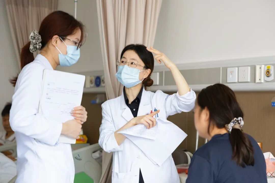 这群“老师”很特别!教师节,走进大学附属医院的“双料”园丁