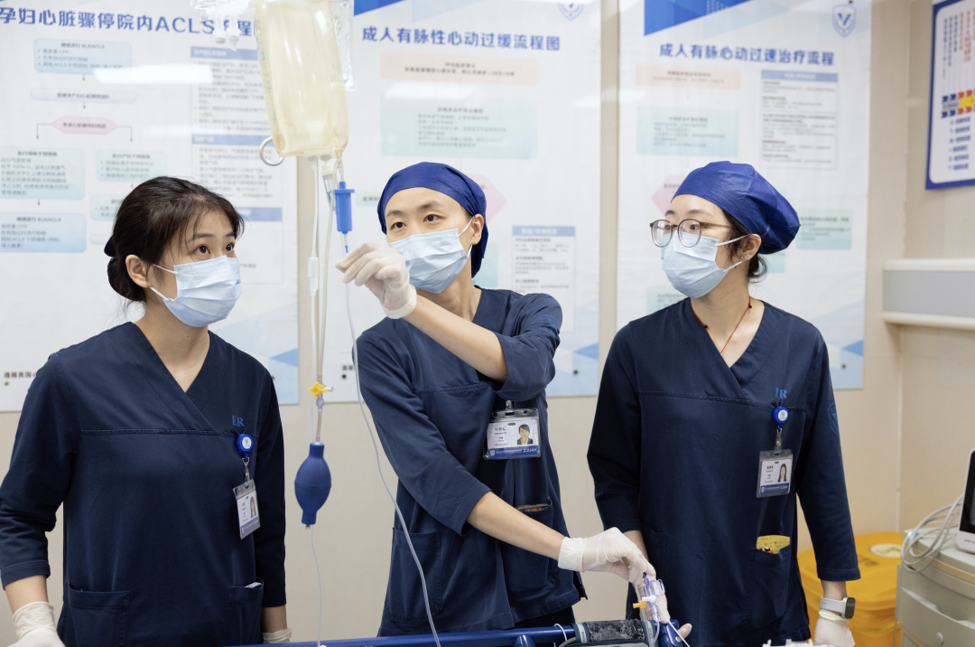 这群“老师”很特别!教师节,走进大学附属医院的“双料”园丁