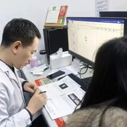 青春期发育？14岁女孩延误治疗，乳房长10厘米肿物
