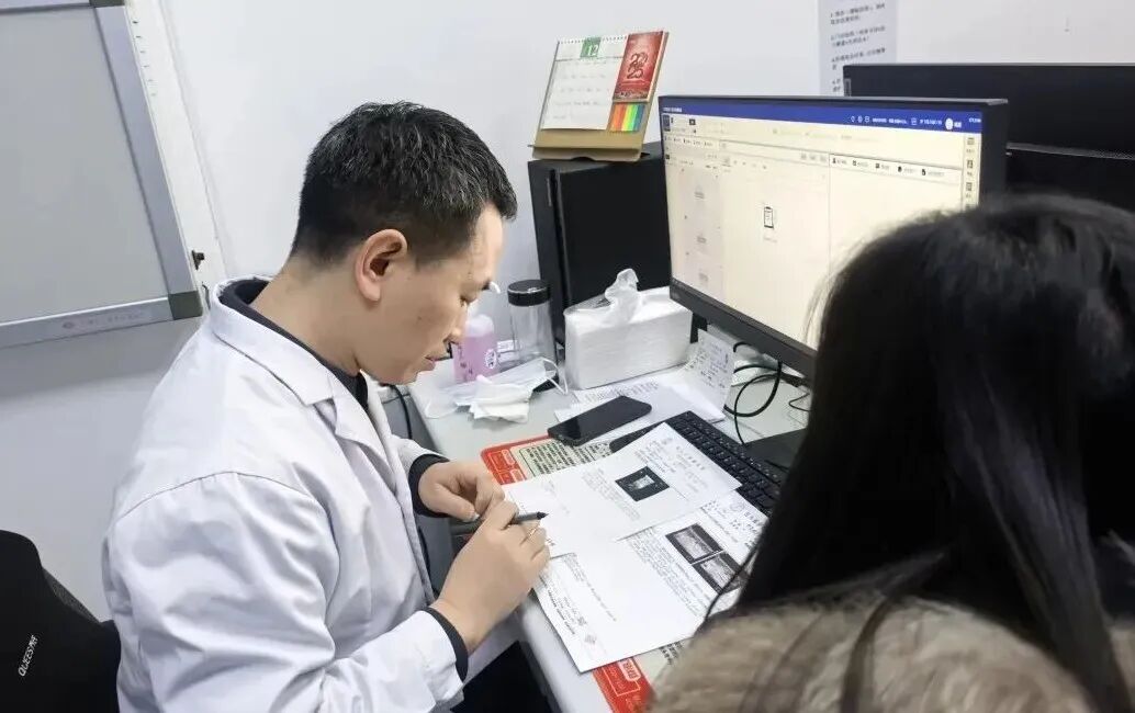 青春期发育?14岁女孩延误治疗,乳房长10厘米肿物